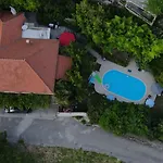 Mara Villa *