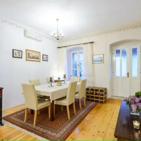 Mara Villa