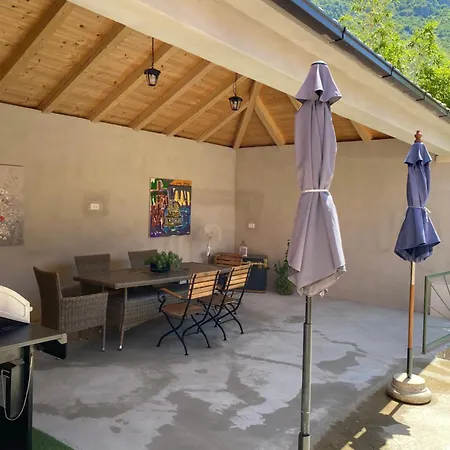Mara Villa *