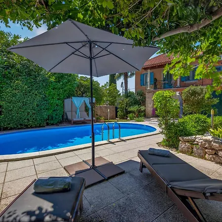 Mara Villa