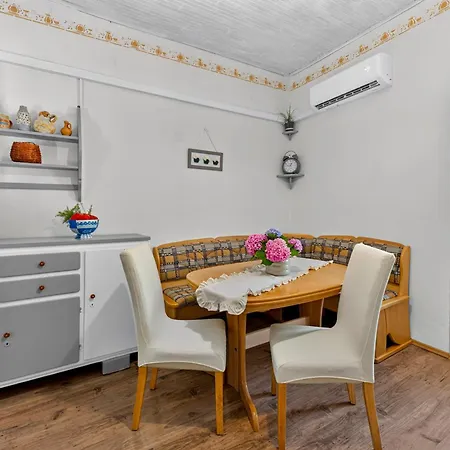 Mara Villa